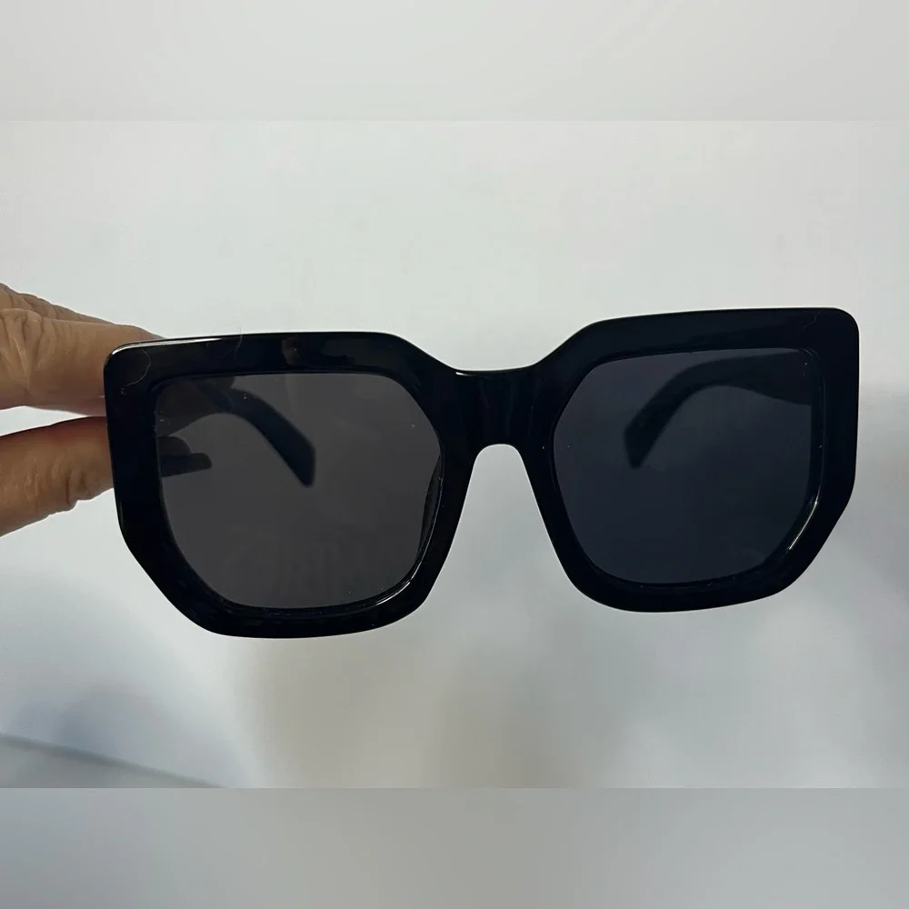 Retro Oversized Square Frame Sunglasses Black Silver Tone Tiger Embellishment
